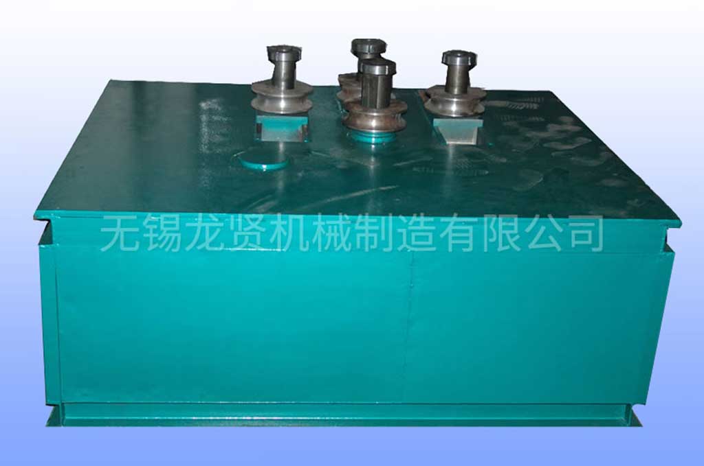 操作員在操作多功能彎管機應注意哪些事項？