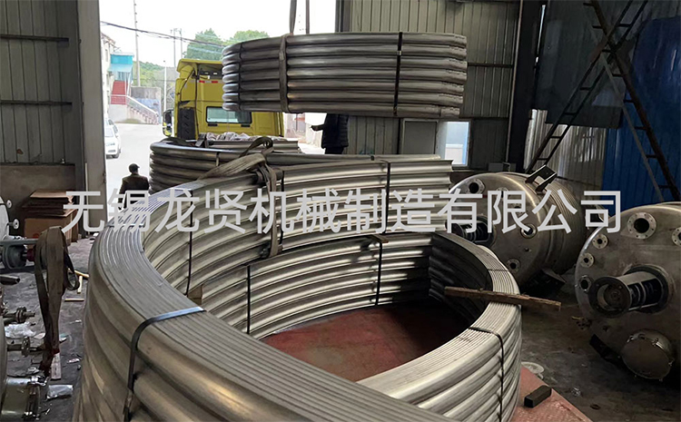 封頭上半管碰見接管怎么繞？